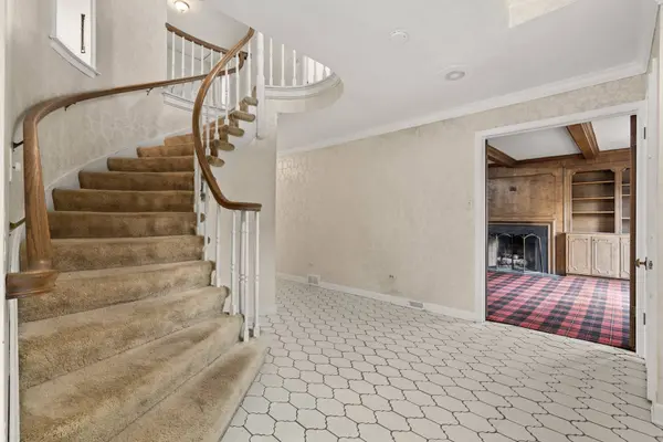 30 Strauss LN, Olympia Fields, IL 60461