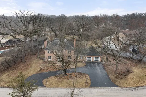 30 Strauss LN, Olympia Fields, IL 60461