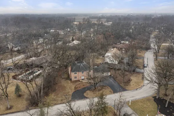 30 Strauss LN, Olympia Fields, IL 60461