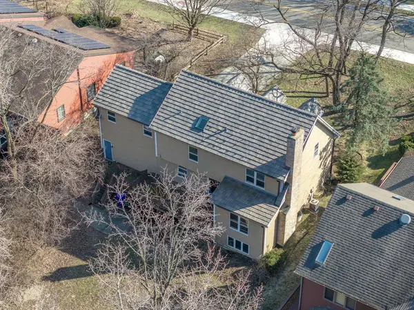 856 Bemis RD, Glen Ellyn, IL 60137