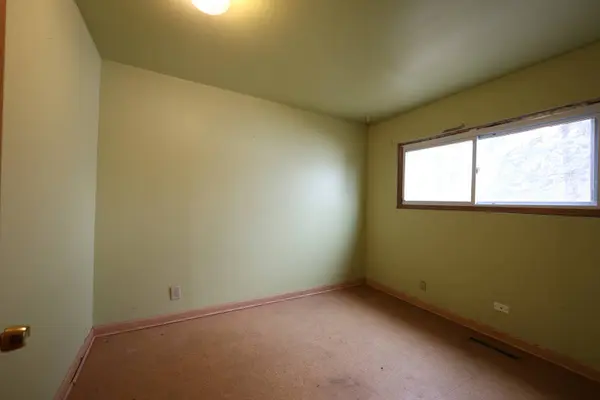 704 LINCOLNWOOD DR, Streamwood, IL 60107