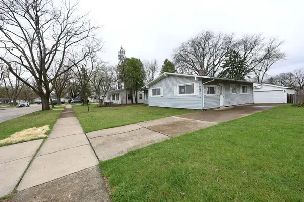 704 LINCOLNWOOD DR, Streamwood, IL 60107