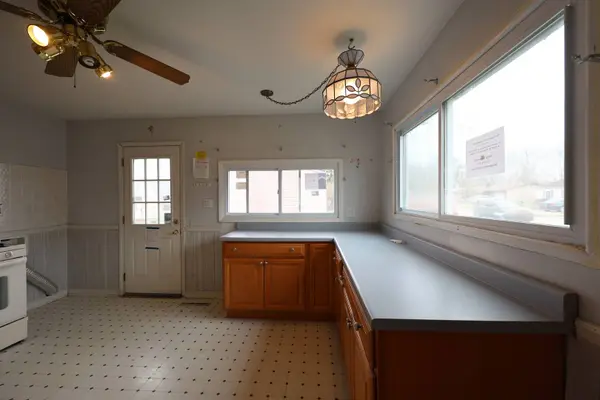 704 LINCOLNWOOD DR, Streamwood, IL 60107