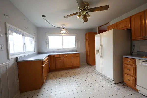 704 LINCOLNWOOD DR, Streamwood, IL 60107