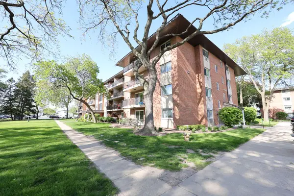 2230 S Goebbert RD #139, Arlington Heights, IL 60005