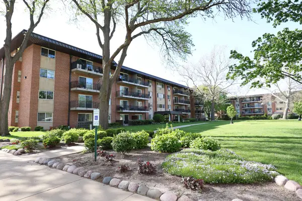 2230 S Goebbert RD #139, Arlington Heights, IL 60005