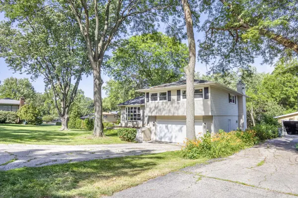 123 Kainer AVE, Barrington, IL 60010