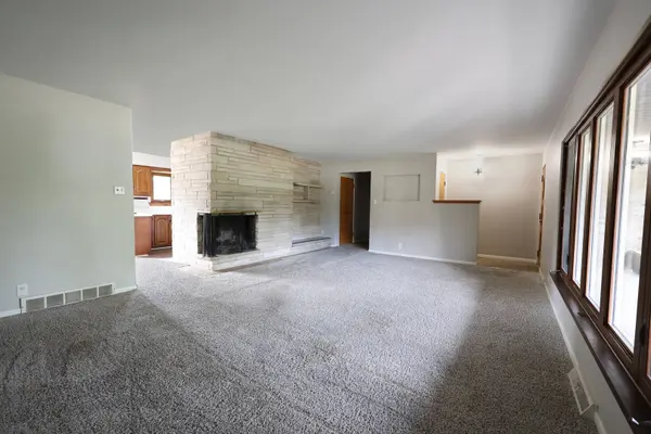 1601 BARTHELONE ST, Crest Hill, IL 60403