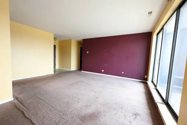 7 E CARRIAGEWAY DR #408, Hazel Crest, IL 60429