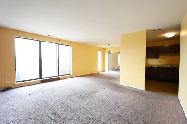 7 E CARRIAGEWAY DR #408, Hazel Crest, IL 60429