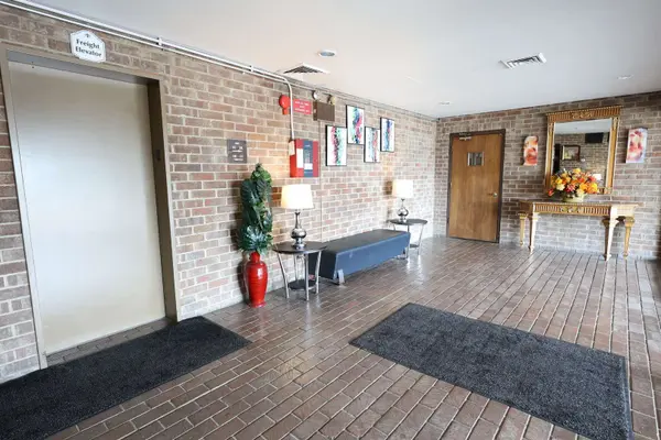 7 E CARRIAGEWAY DR #408, Hazel Crest, IL 60429