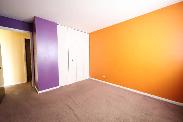 7 E CARRIAGEWAY DR #408, Hazel Crest, IL 60429