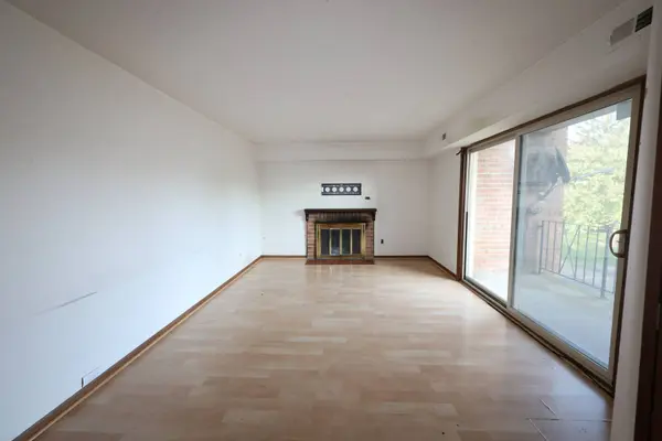 9900 TREETOP DR #2E, Orland Park, IL 60462
