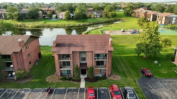 9900 TREETOP DR #2E, Orland Park, IL 60462