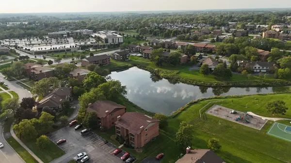 9900 TREETOP DR #2E, Orland Park, IL 60462