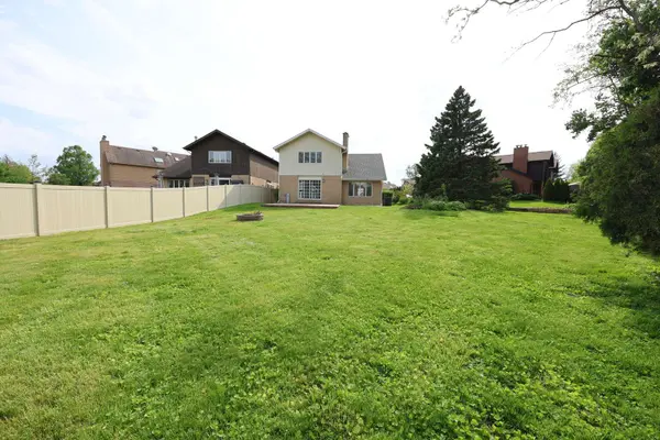 8315 Helen CT, Downers Grove, IL 60516