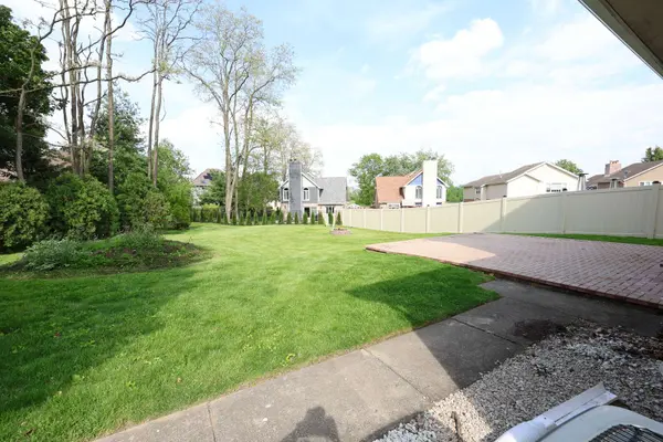 8315 Helen CT, Downers Grove, IL 60516