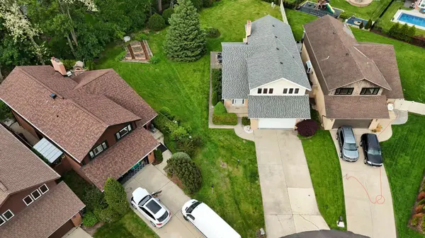 8315 Helen CT, Downers Grove, IL 60516