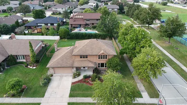 8216 Eynsford DR, Orland Park, IL 60462