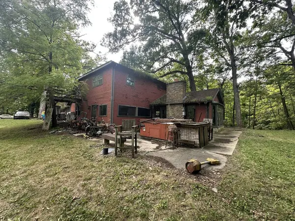 2200 W Thorn LN, Crete, IL 60417