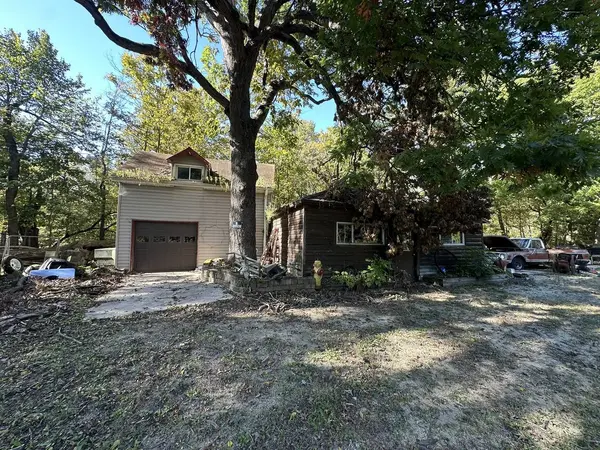 2200 W Thorn LN, Crete, IL 60417