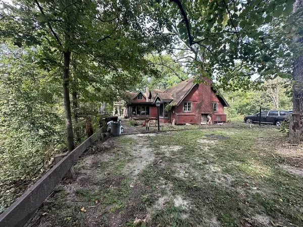 2200 W Thorn LN, Crete, IL 60417