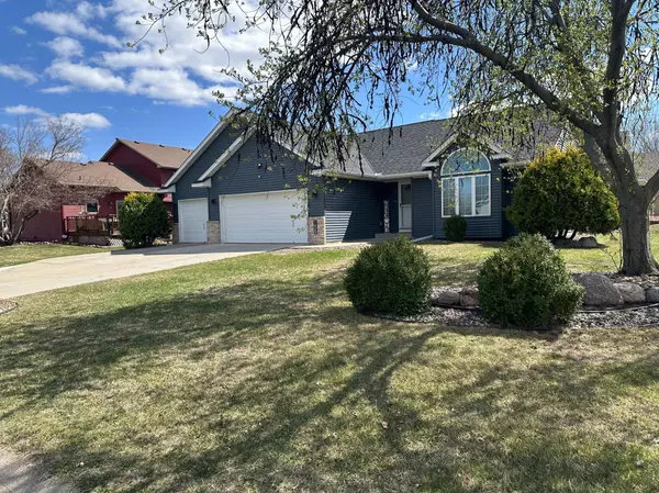 1408 Homestead ST, Shakopee, MN 55379