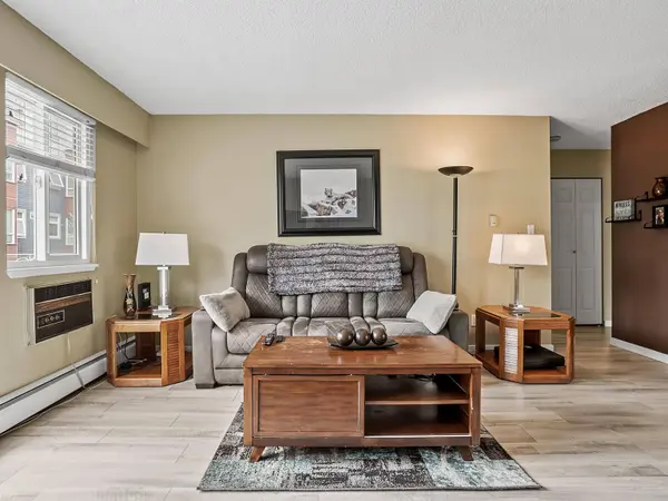 12096 222 ST #207, Maple Ridge, BC V2X 5W1