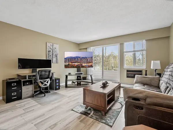 12096 222 ST #207, Maple Ridge, BC V2X 5W1