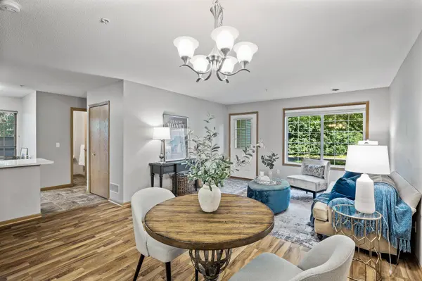 8484 Minuteman Alcove, Eden Prairie, MN 55344