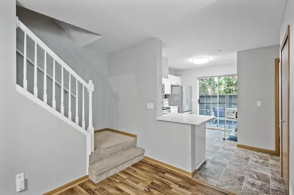 8484 Minuteman Alcove, Eden Prairie, MN 55344