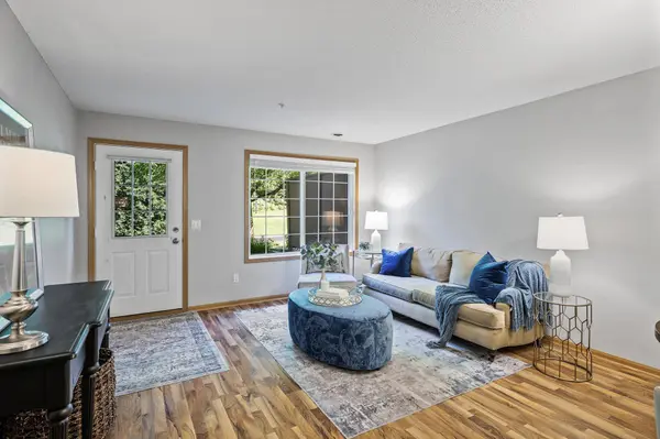 8484 Minuteman Alcove, Eden Prairie, MN 55344