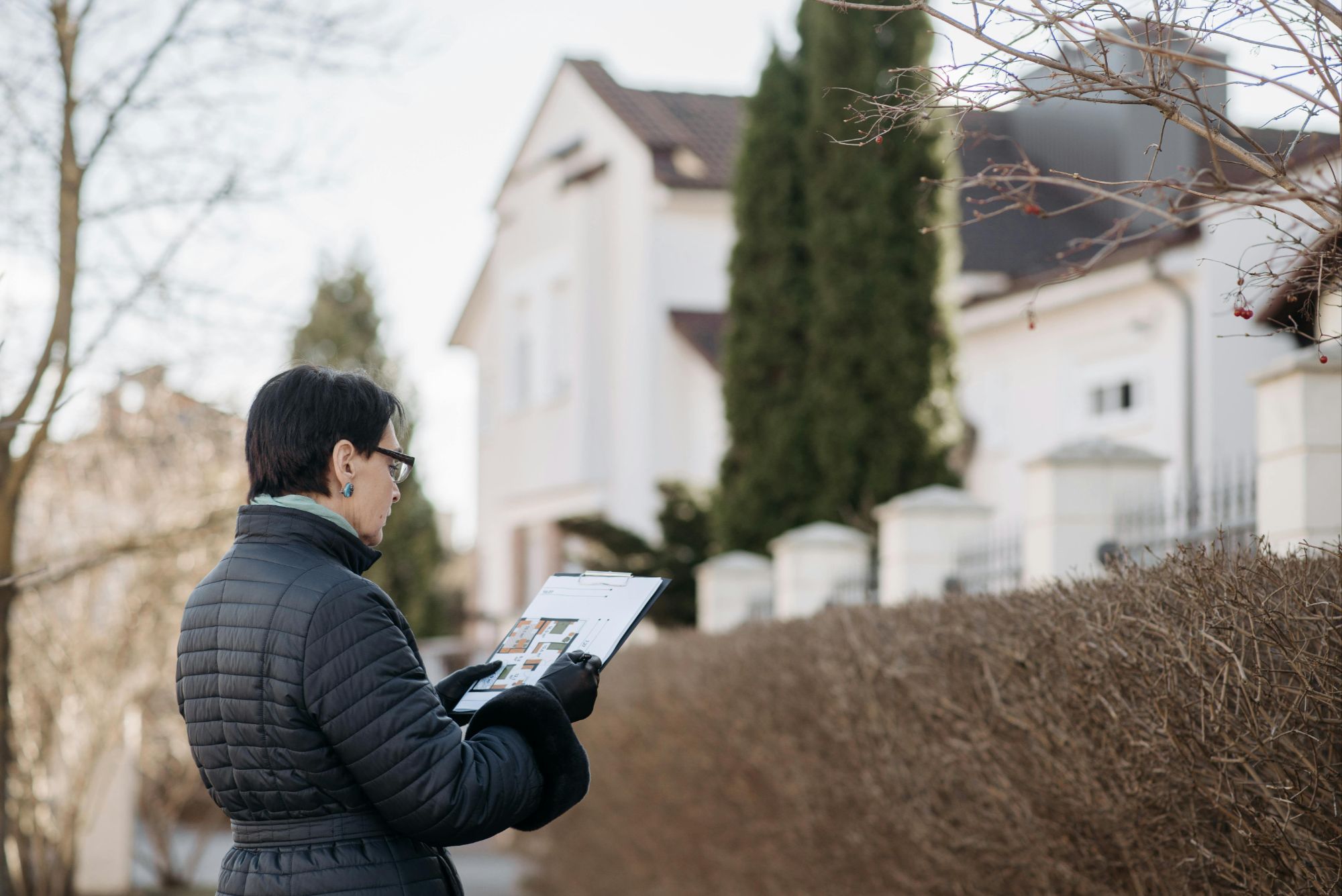 Real estate agent comparing sold data to price an Austin property