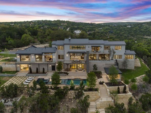 Bee Cave luxury homes near Hill Country Galleria