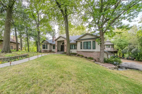 925 Palm CIR, Maplewood, MN 55109