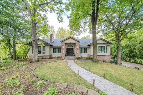 925 Palm CIR, Maplewood, MN 55109