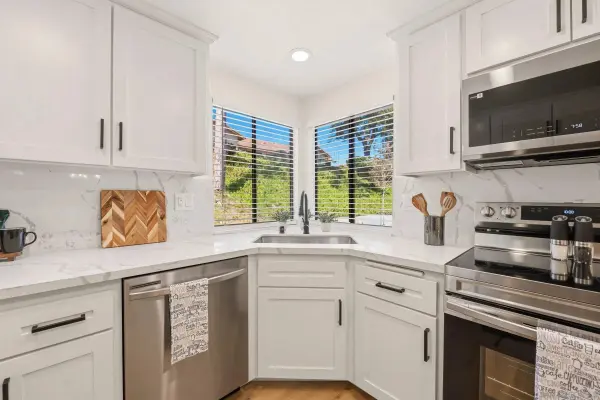 12855 Via Moura, San Diego, CA 92128