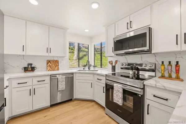 12855 Via Moura, San Diego, CA 92128