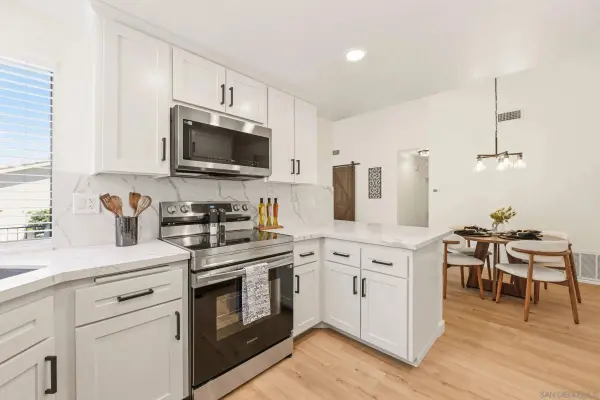 12855 Via Moura, San Diego, CA 92128
