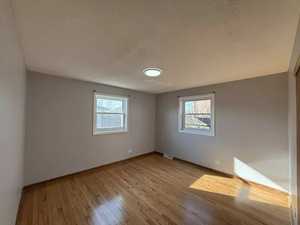 7504 LATROBE AVE, Burbank, IL 60459