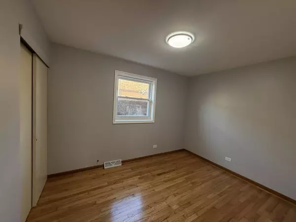 7504 LATROBE AVE, Burbank, IL 60459