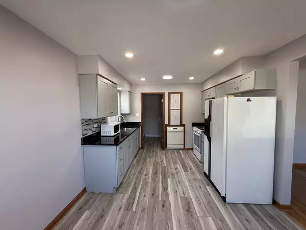 7504 LATROBE AVE, Burbank, IL 60459