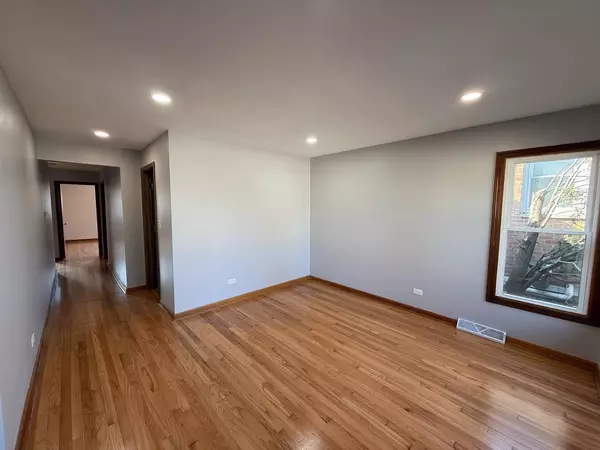 7504 LATROBE AVE, Burbank, IL 60459