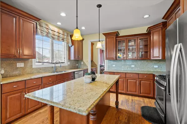 6241 W 80Th ST, Burbank, IL 60459