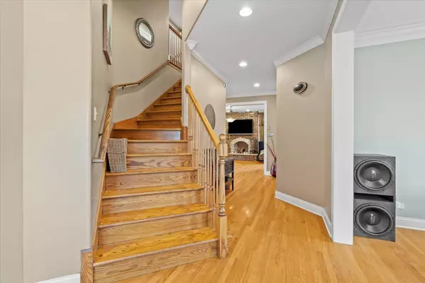 6241 W 80Th ST, Burbank, IL 60459