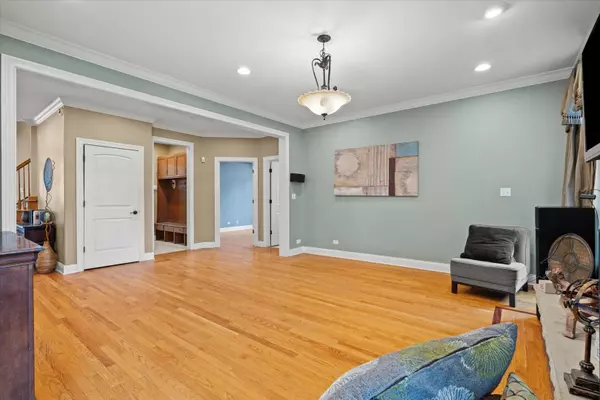 6241 W 80Th ST, Burbank, IL 60459