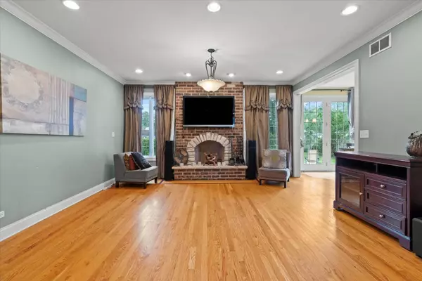 6241 W 80Th ST, Burbank, IL 60459