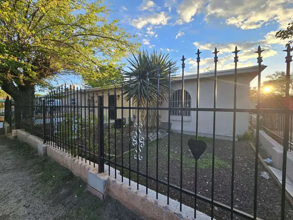 725 Cannon RD SW, Albuquerque, NM 87105