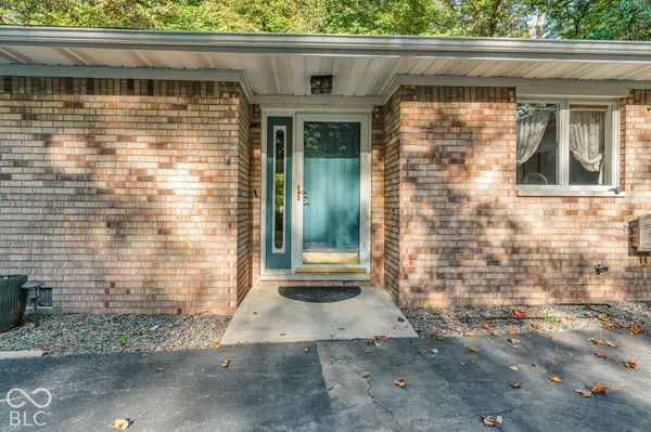 1042 N Farmington DR, Crawfordsville, IN 47933