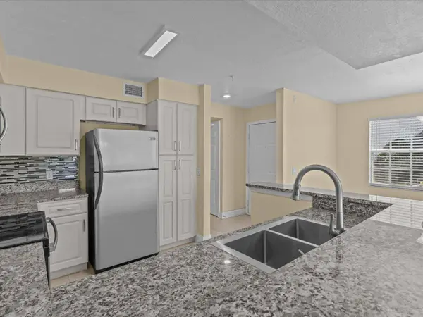 13839 FAIRWAY ISLAND DR #1111, Orlando, FL 32837